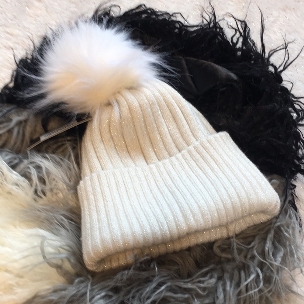 White hat Pom Pom NEW - Picture 3 of 7